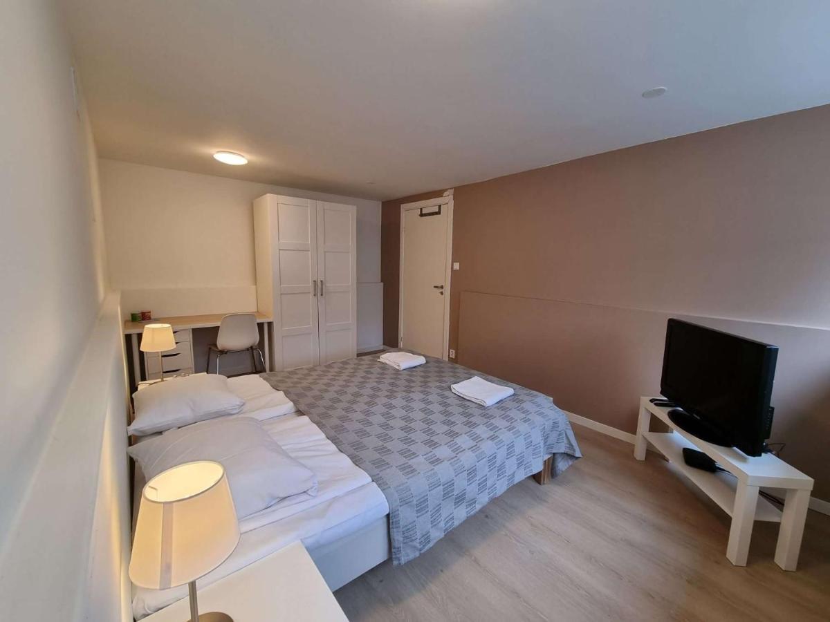 Gasthuis In House - Spacious Private Room, Queen Bed, Close To Center Stavanger
