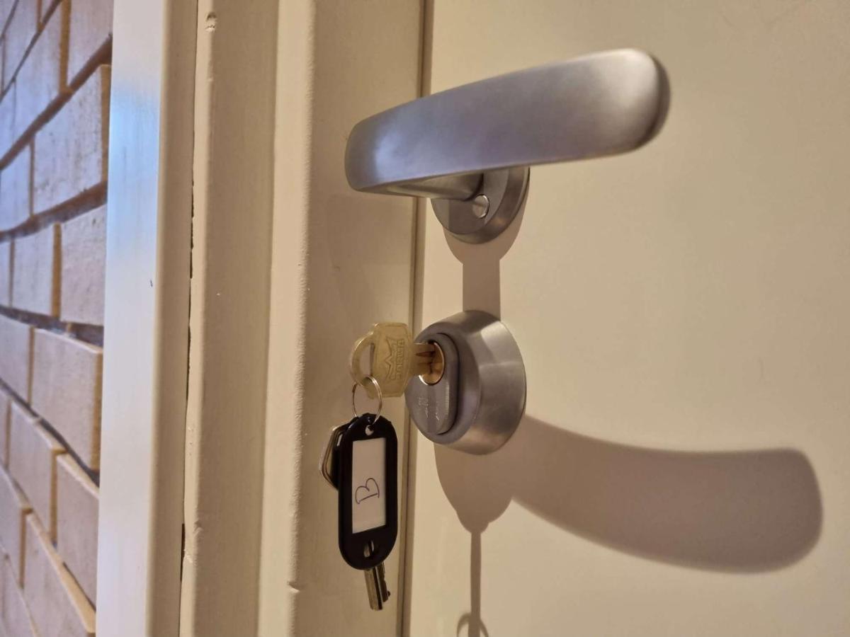 In House - Spacious Private Room, Queen Bed, Close To Center Stavanger