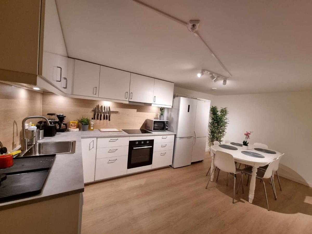 In House - Spacious Private Room, Queen Bed, Close To Center Gasthuis Stavanger